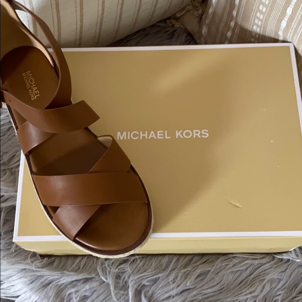 Michael Kors Darby Sandals luggage color 🥰